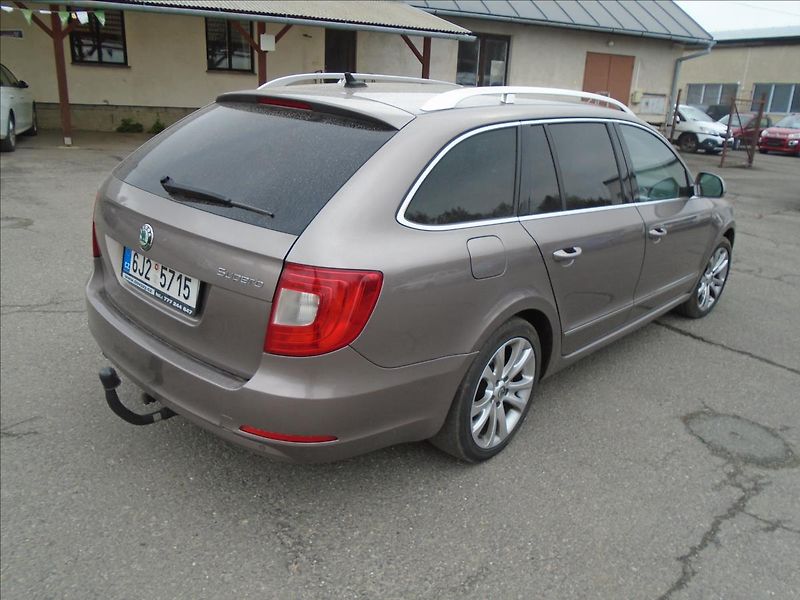 Škoda Superb 2,0   2.0.TDI-CR-125KW - fotka 4 z 28