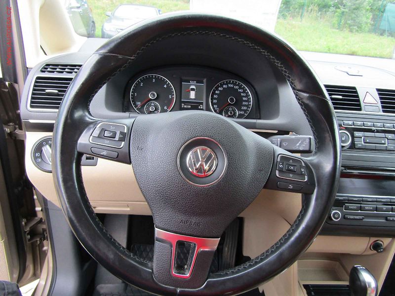 Volkswagen Touran (2012) 2.0TDi, DSG - fotka 14 z 20
