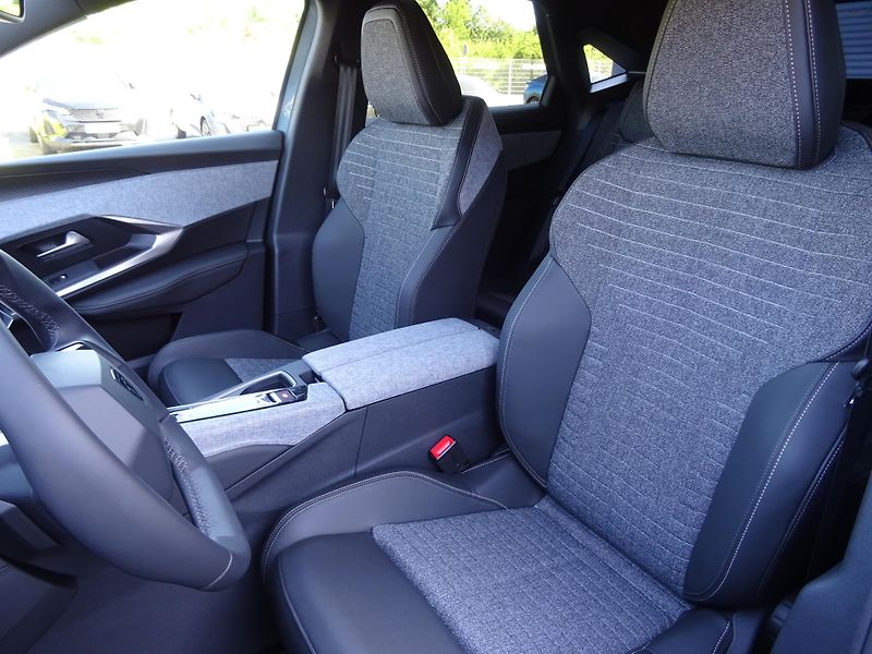 Peugeot 3008 (2026) BUSINESS Hybrid 145k e-DCS6 - fotka 20 z 49