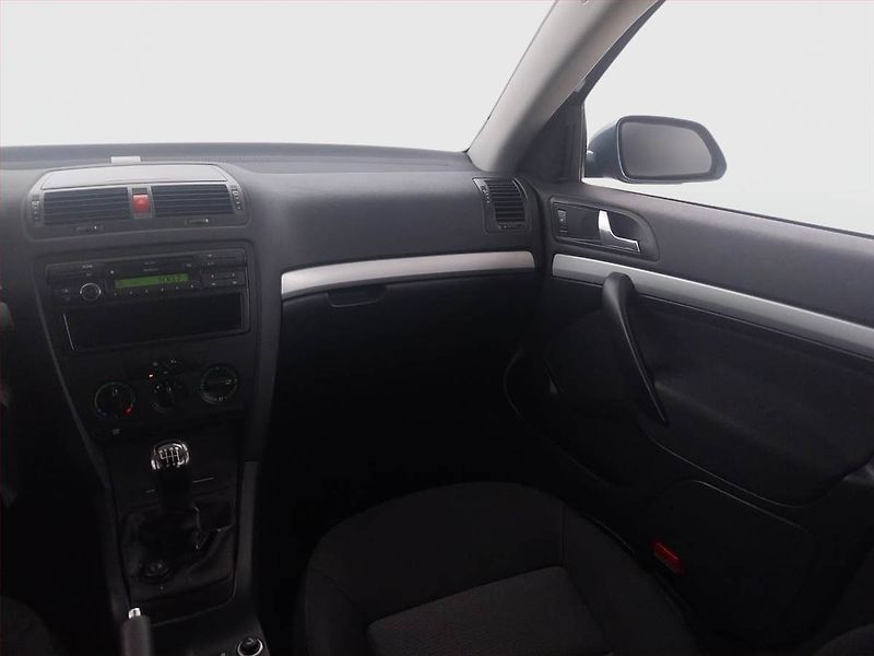 Škoda Octavia (2008) 2.0 TDI, Tempomat - fotka 8 z 15