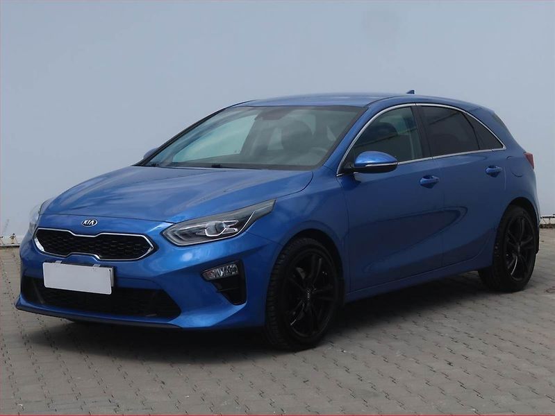 Kia Ceed (2018) Gold 1.4 T-GDI, Serv.kniha - fotka 2 z 15