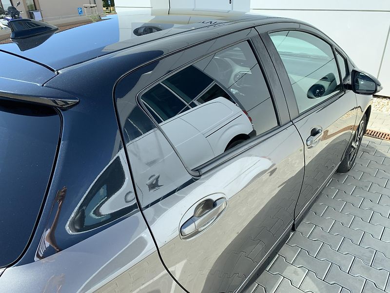 Toyota Yaris SELECTION 1,5 HYBRID 74kW AT - fotka 25 z 26