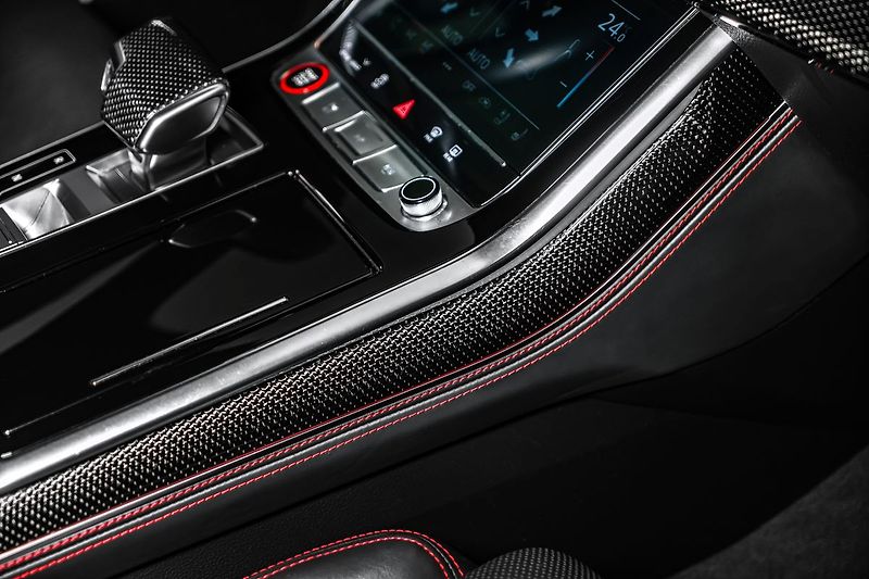 Audi SQ8 competition+, karbon, panorama - fotka 31 z 34