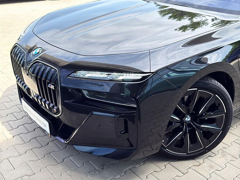 BMW Řada 7 M760e xDrive Sedan - fotka 23 z 27