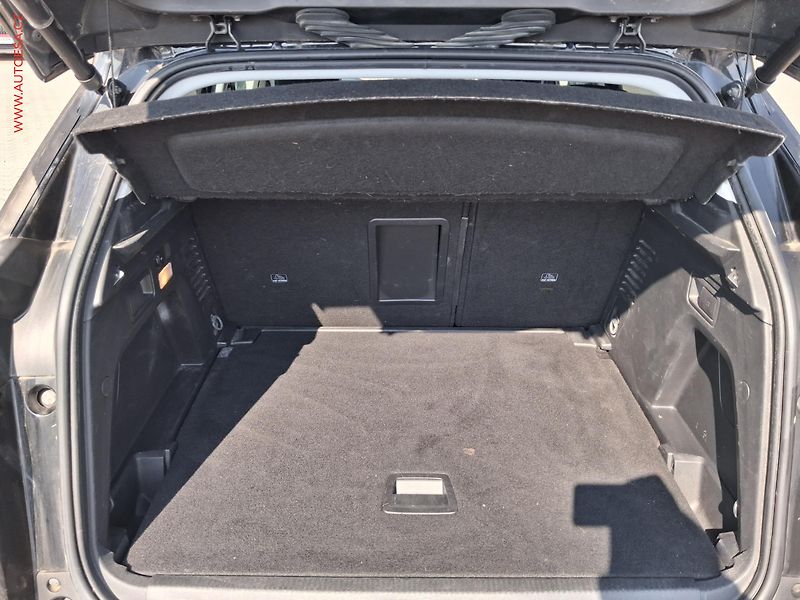 Peugeot 3008 (2019) 1.5 HDi, Allure, LED - fotka 7 z 16