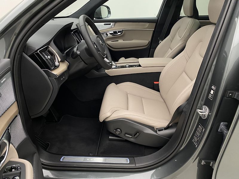 Volvo XC90 (2026) T8 AWD Plug-in BRIGHT ULTRA - fotka 3 z 75
