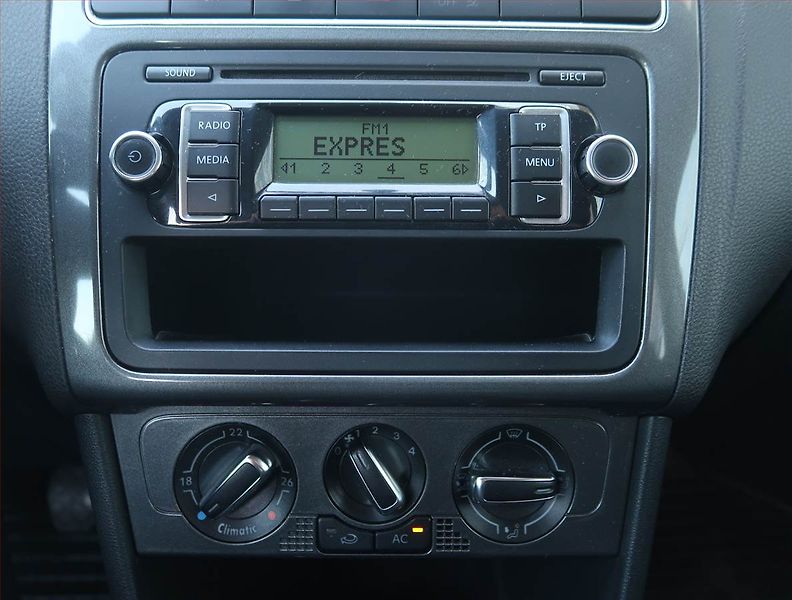 Volkswagen Polo (2010) Highline 1.4 - fotka 12 z 15
