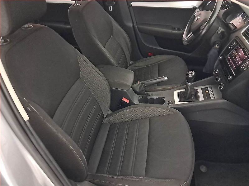 Škoda Octavia (2018) Ambition 1.6 TDI, Serv.kniha - fotka 9 z 17