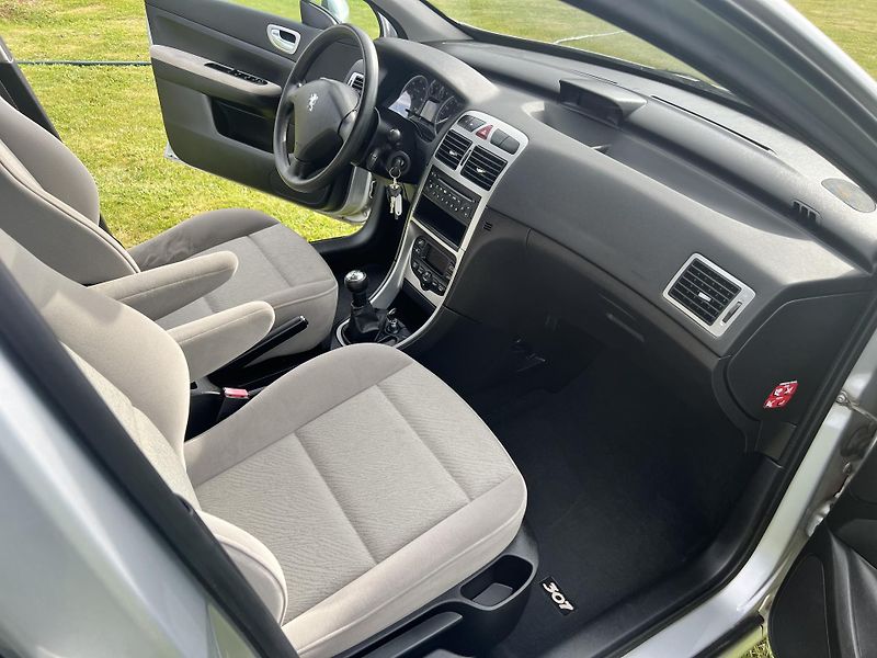 Peugeot 307 2.0HDI 66KW,PANORAMA,TZ,1MAJDR - fotka 23 z 46