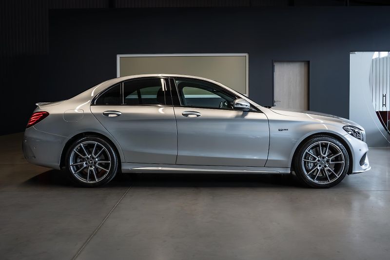 Mercedes-Benz Třídy C C43 AMG BITURBO 4MATIC 270 kW  - fotka 4 z 55