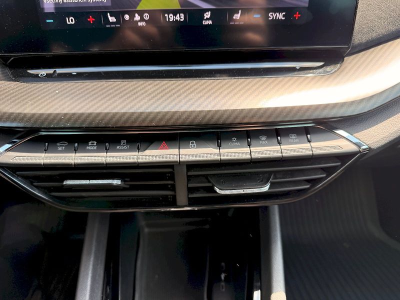 Škoda Octavia (2021) COM RS TD 147/2.0 A7F - fotka 24 z 30