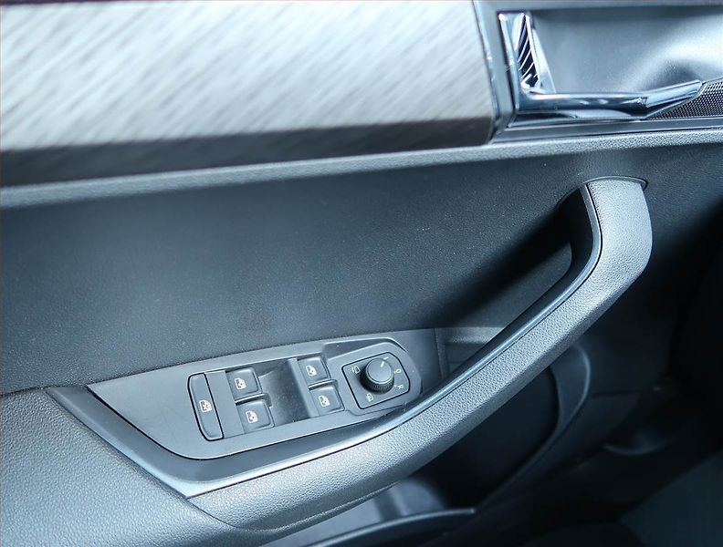 Škoda Karoq (2023) Style Plus 1.5 TSI - fotka 16 z 16