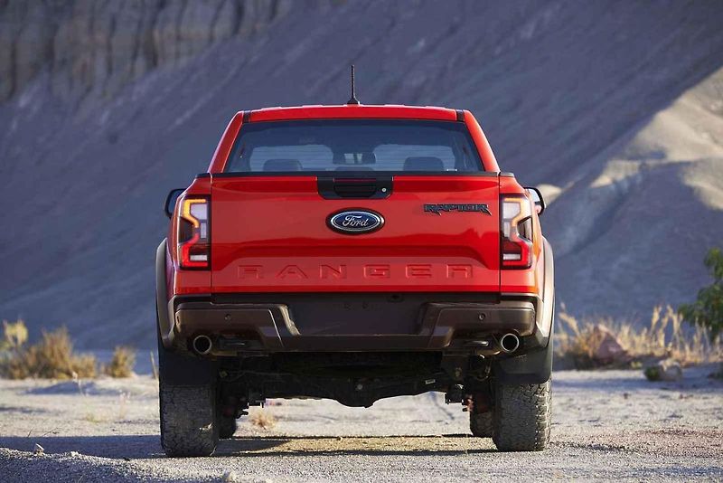 Ford Ranger Raptor v plné jízdě