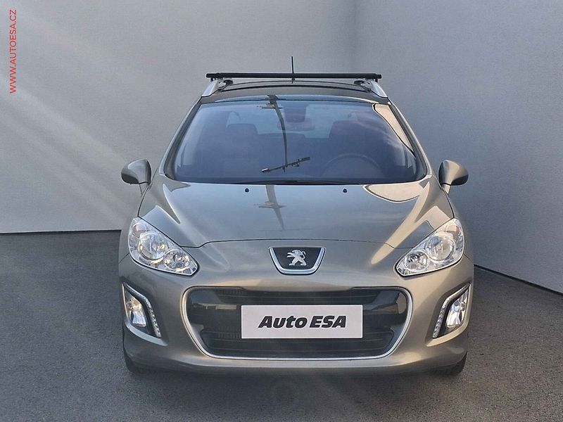 Peugeot 308 (2013) 1.6 HDI, 2.maj,ČR, AC, panor. - fotka 2 z 15