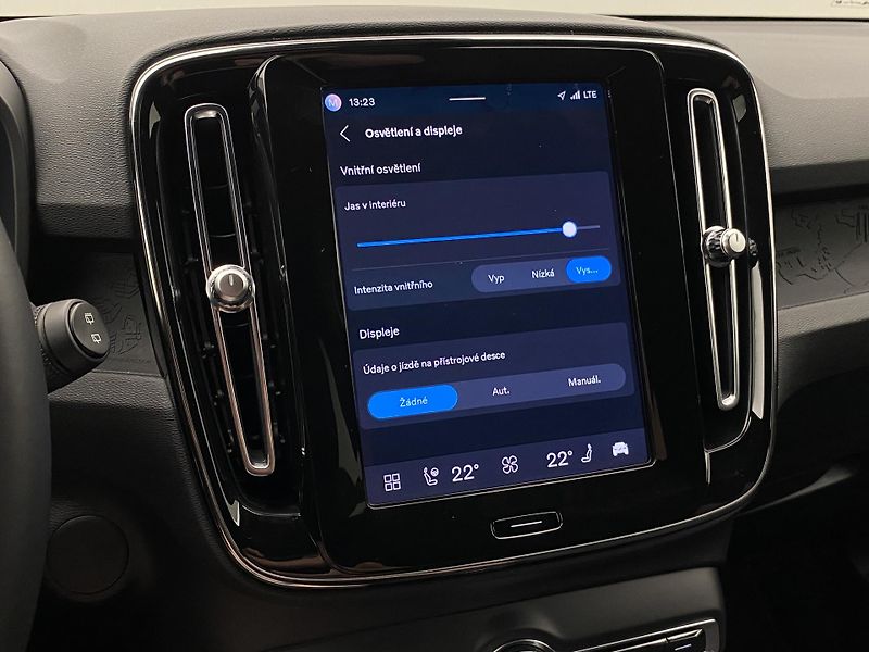 Volvo XC40 PURE ELECTRIC RECHARGE PLUS - fotka 49 z 55