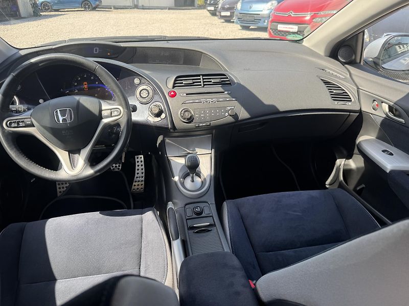 Honda Civic (2006) 1,4i-VTEC,SPORT,rezervace - fotka 18 z 36