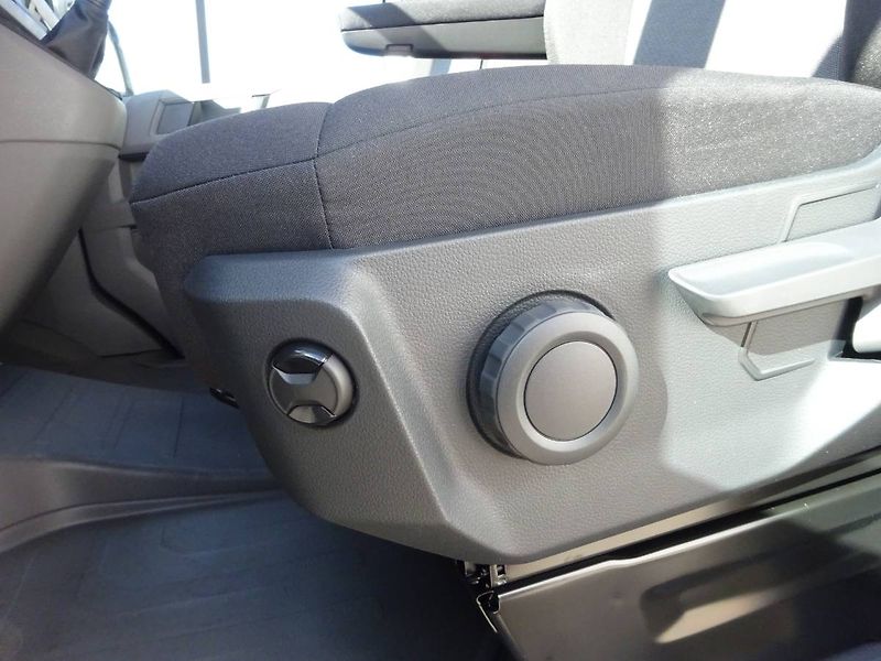 Volkswagen Crafter (2025) skříň 35 103kW 6G FWD DR - fotka 14 z 29