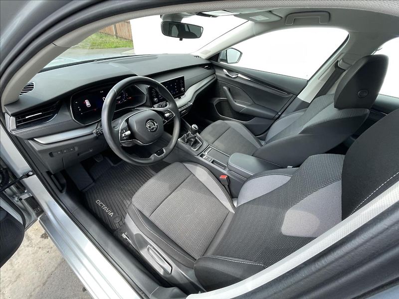 Škoda Octavia 2,0 TDI Combi Ambition Plus - fotka 5 z 21