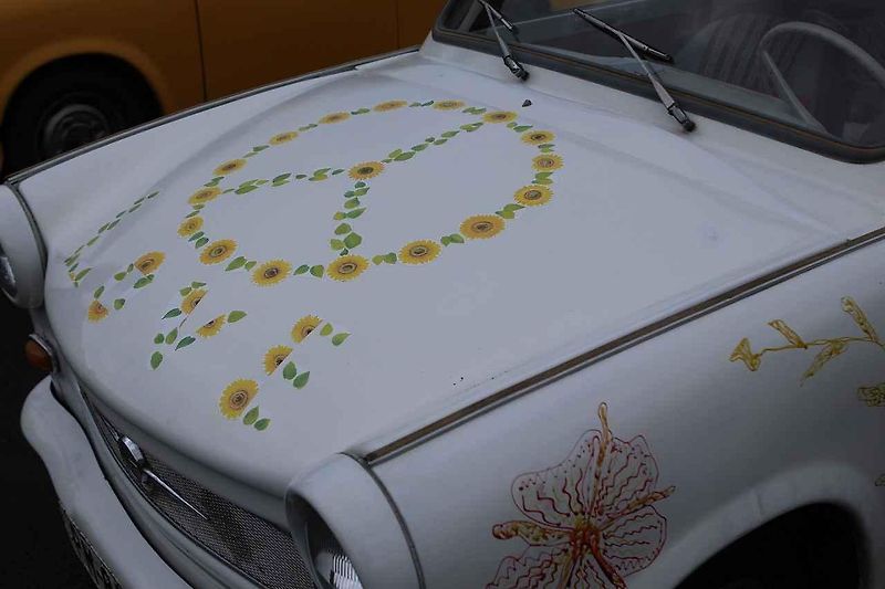 Výstava vozů Trabant při křtu knihy v plzeňském Depu 2015