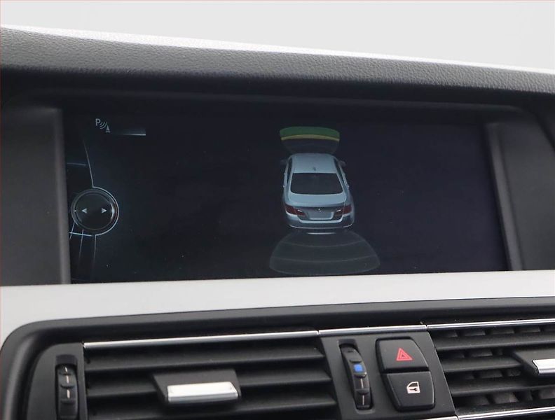 BMW Řada 5 (2013) 530d, Automat, Navi, Xenony - fotka 21 z 24