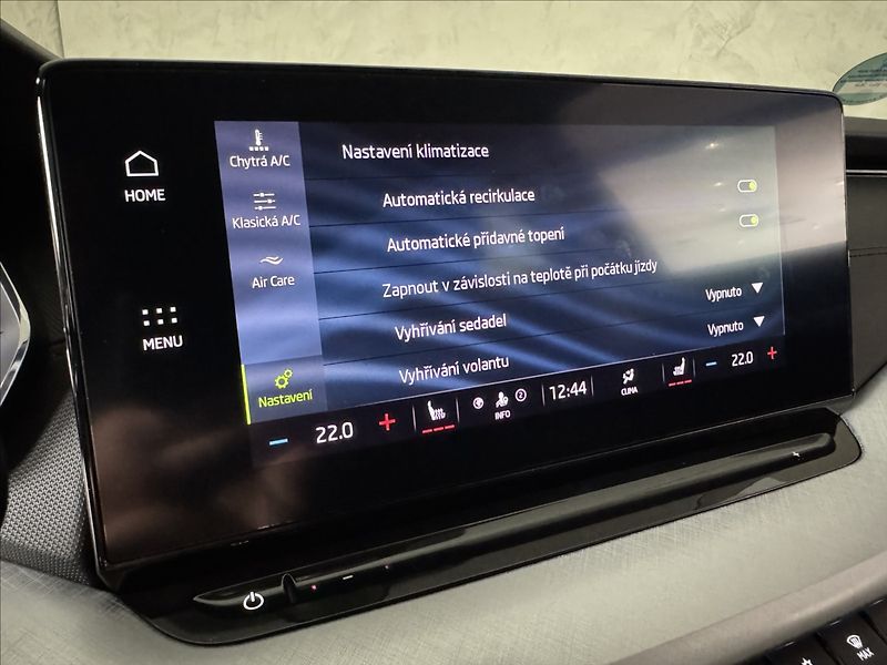 Škoda Octavia 2,0 TDi  DSG Tour Virtual LED - fotka 39 z 44