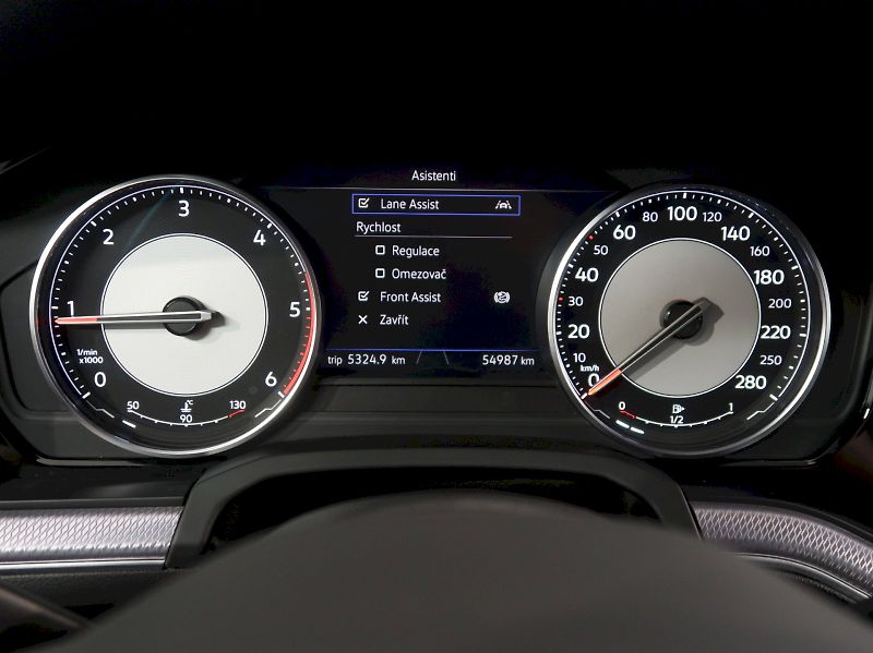 Volkswagen Touareg (2021) R-LINE 3.0TDI 170KW 4x4  TAŽNÉ - fotka 20 z 44