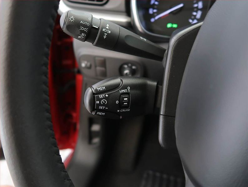 Citroën C3 (2024) Shine 1.2 PureTech, Automat - fotka 23 z 26