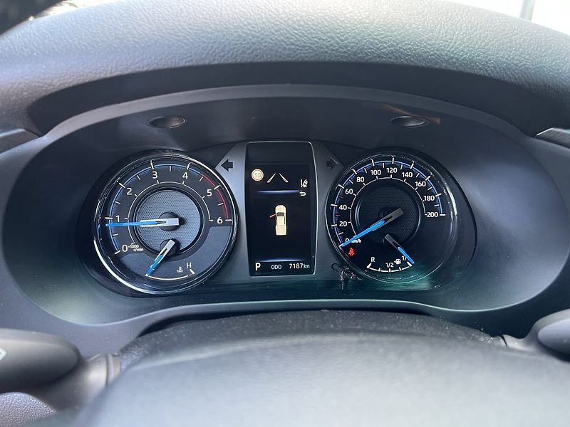 Toyota Hilux 2.8L Diesel  6 AT Invincible - fotka 18 z 29