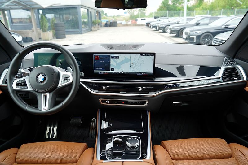 BMW X5 M60i xDrive/AT9/21/530 PS - fotka 28 z 45