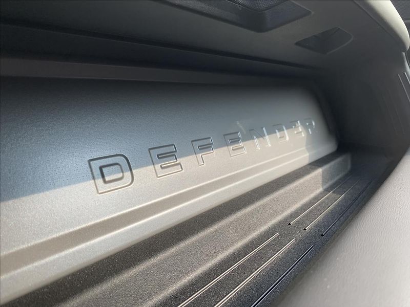 Land Rover Defender (2026) 130 D350 X AWD / 7 MÍST* - fotka 32 z 59