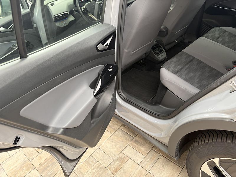 Volkswagen ID.4 (2023) PRO 77kwh, SOH 90%, 2023 - fotka 8 z 11
