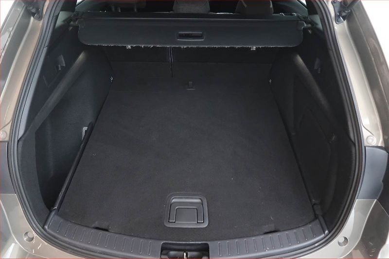 Toyota Corolla (2021) 2.0 Hybrid, Automat - fotka 14 z 19