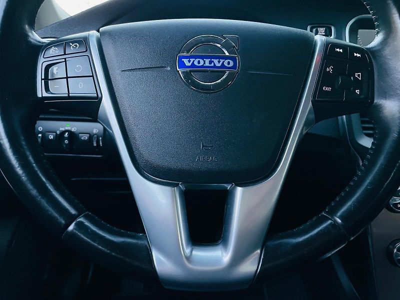 Volvo V40 2.0D3 MANUÁL CROSS SERVISKA  - fotka 25 z 43