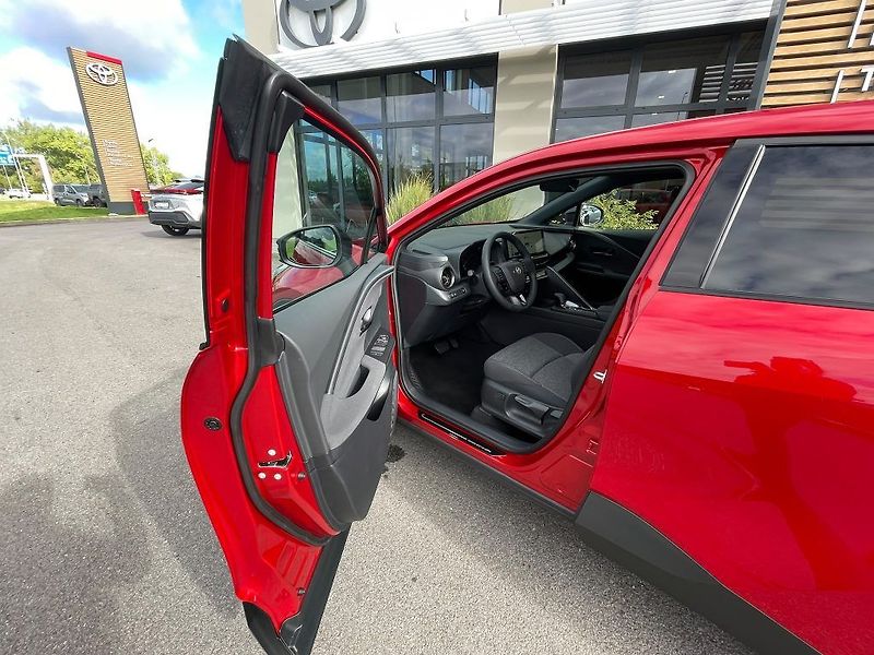 Toyota C-HR 1.8 Hybrid FWD Style - fotka 12 z 28