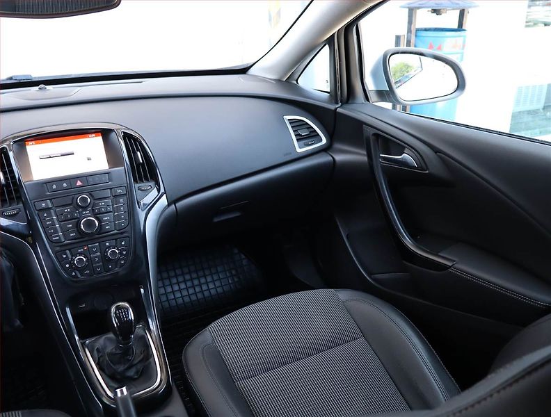 Opel Astra (2015) 2.0 CDTI, Tempomat - fotka 8 z 20
