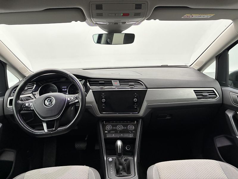 Volkswagen Touran 2,0 TDI DSG Panorama 1.Maj. - fotka 24 z 32
