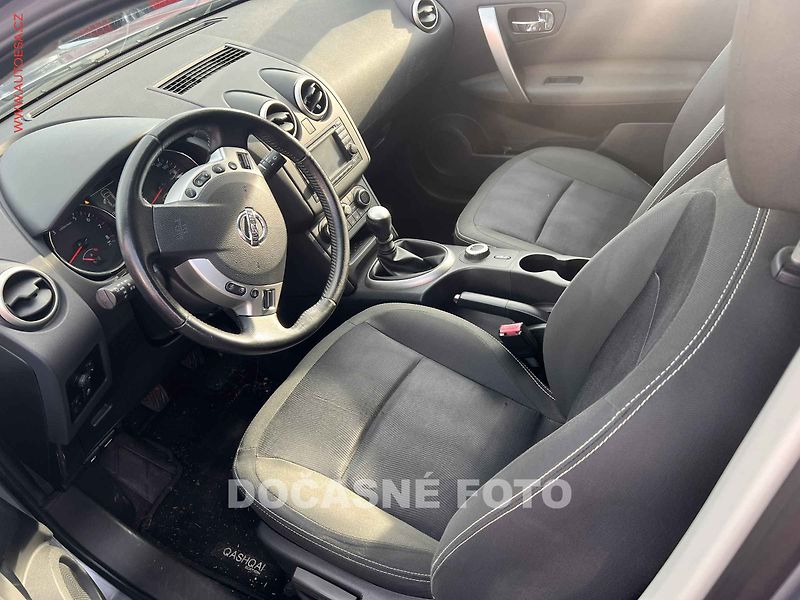Nissan Qashqai (2012) 2.0i +2, panorama, webasto - fotka 3 z 3