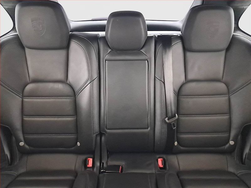 Porsche Cayenne (2010) Turbo - fotka 10 z 23