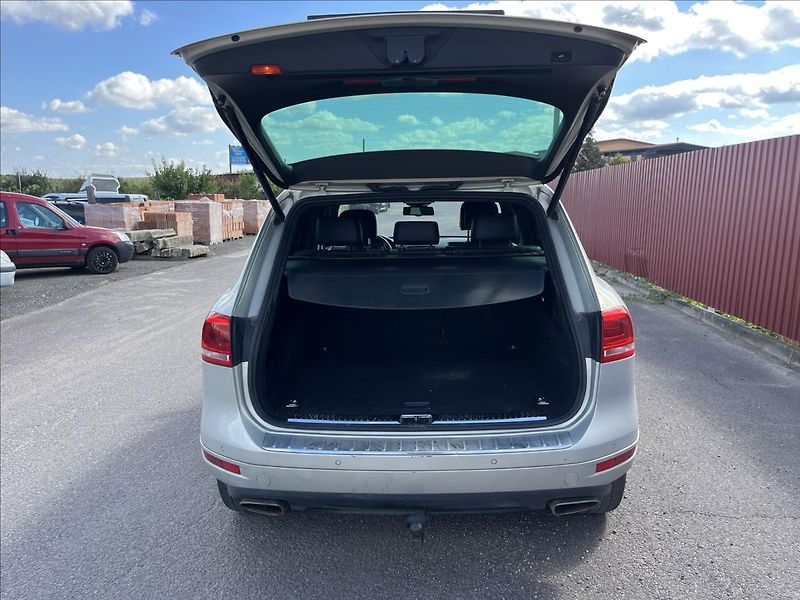 Volkswagen Touareg 3,0 TDi V6 180KW 4x4 TAŽNÉ - fotka 38 z 50