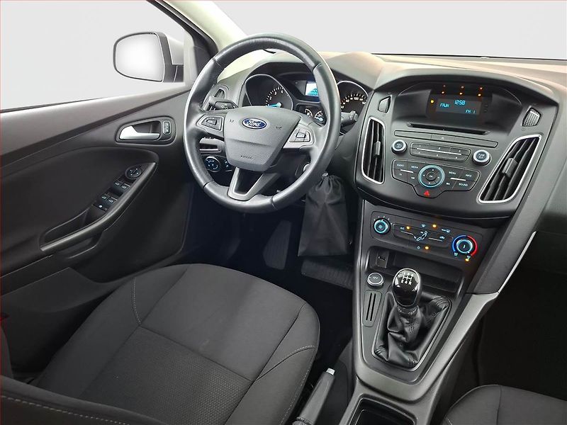 Ford Focus (2017) 1.6 i, ČR,1.maj - fotka 7 z 17