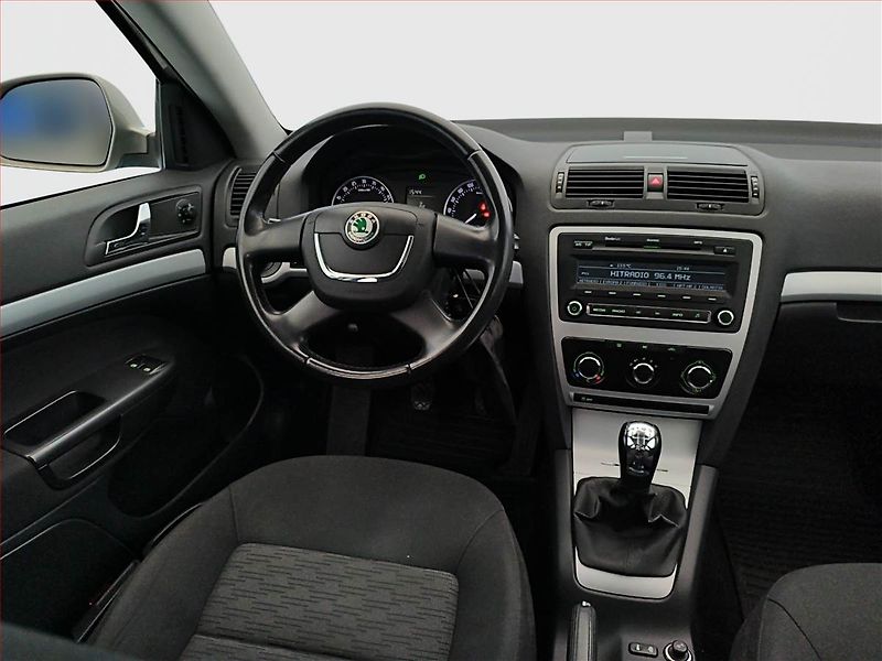 Škoda Octavia (2010) Ambiente 1.6 TDI, Serv.kniha - fotka 7 z 13