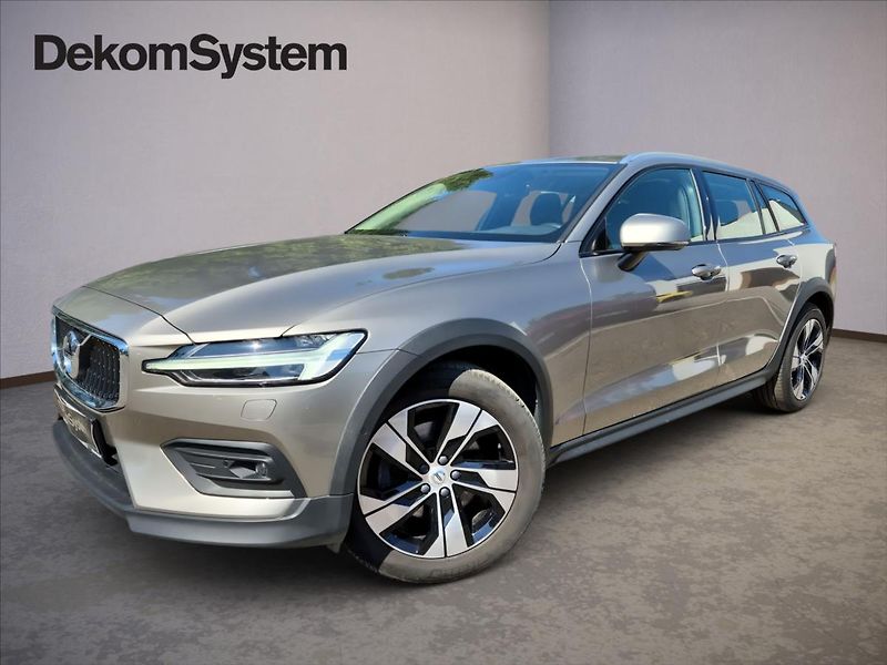 Volvo V60 2,0 D4 AWD Cross Country - fotka 1 z 19