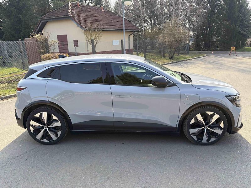 Renault Mégane (2023) E-Tech Ev60 220k Techno Optim - fotka 4 z 28