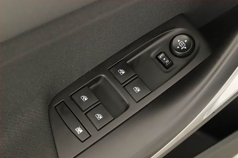 Opel Astra (2019) 1.4 T, Tempomat, Park. senzory - fotka 12 z 12