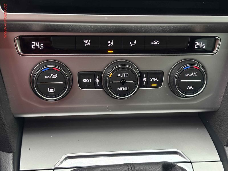 Volkswagen Passat (2017) 2.0 TDi, Navi, AC - fotka 15 z 17