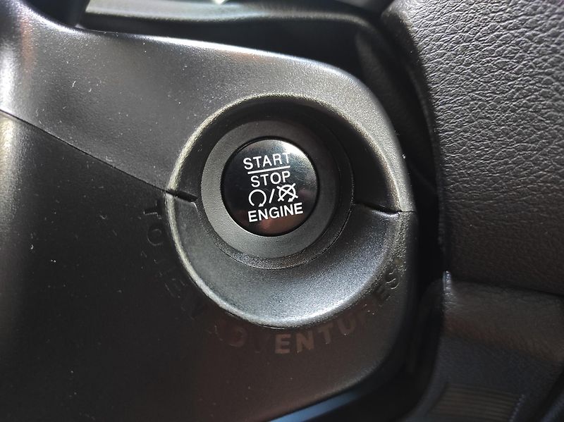 Jeep Renegade 1.4MultiAir, Limited, Tempomat - fotka 23 z 48