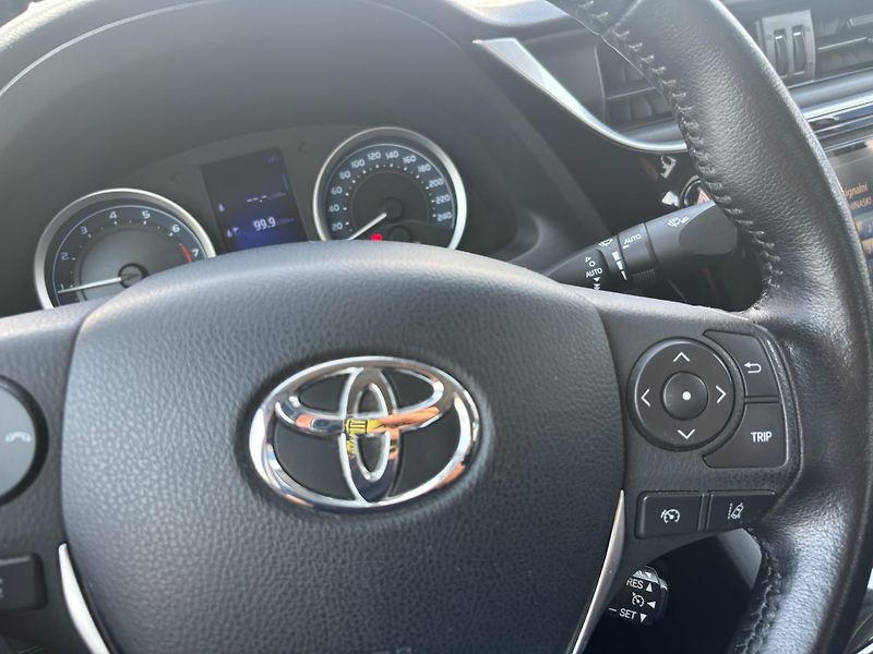 Toyota Corolla 1.6 VVT-i Active Trend Led - fotka 17 z 28