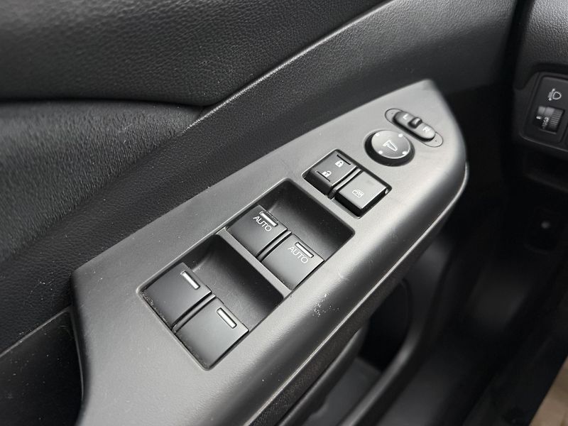 Honda CR-V  2.0I Comfort 4WD - fotka 19 z 23