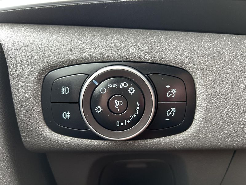 Ford Tourneo Custom 2.0TDCi TITANIUM 8MÍST ČR DPH - fotka 14 z 44