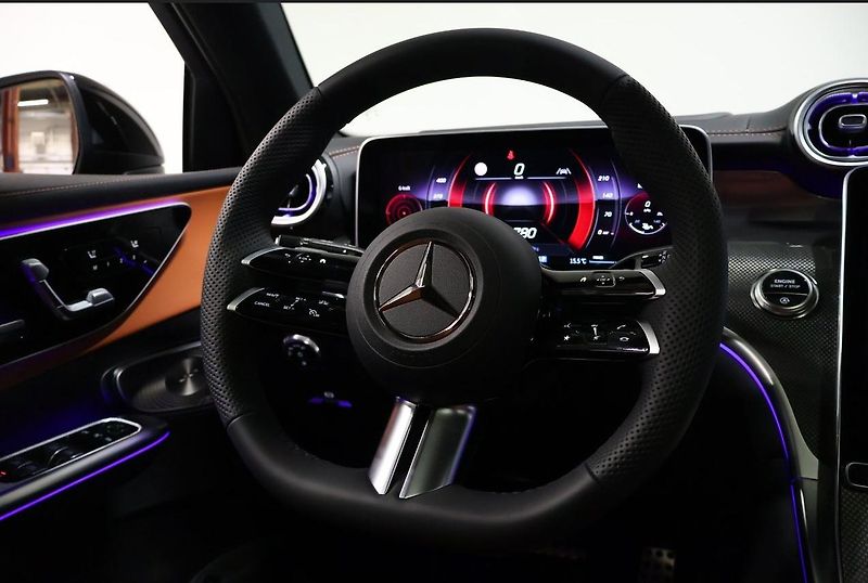 Mercedes-Benz GLC 300 Coupé 4MATIC AMG Pano HuD - fotka 10 z 28